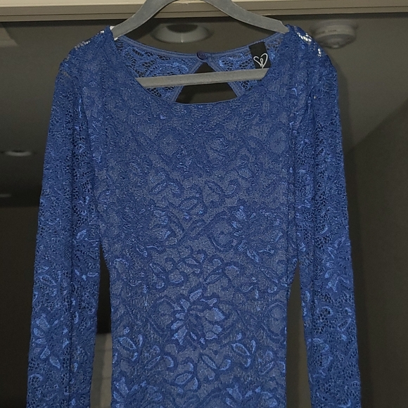 Windsor Lace Dress - Picture 4 of 11